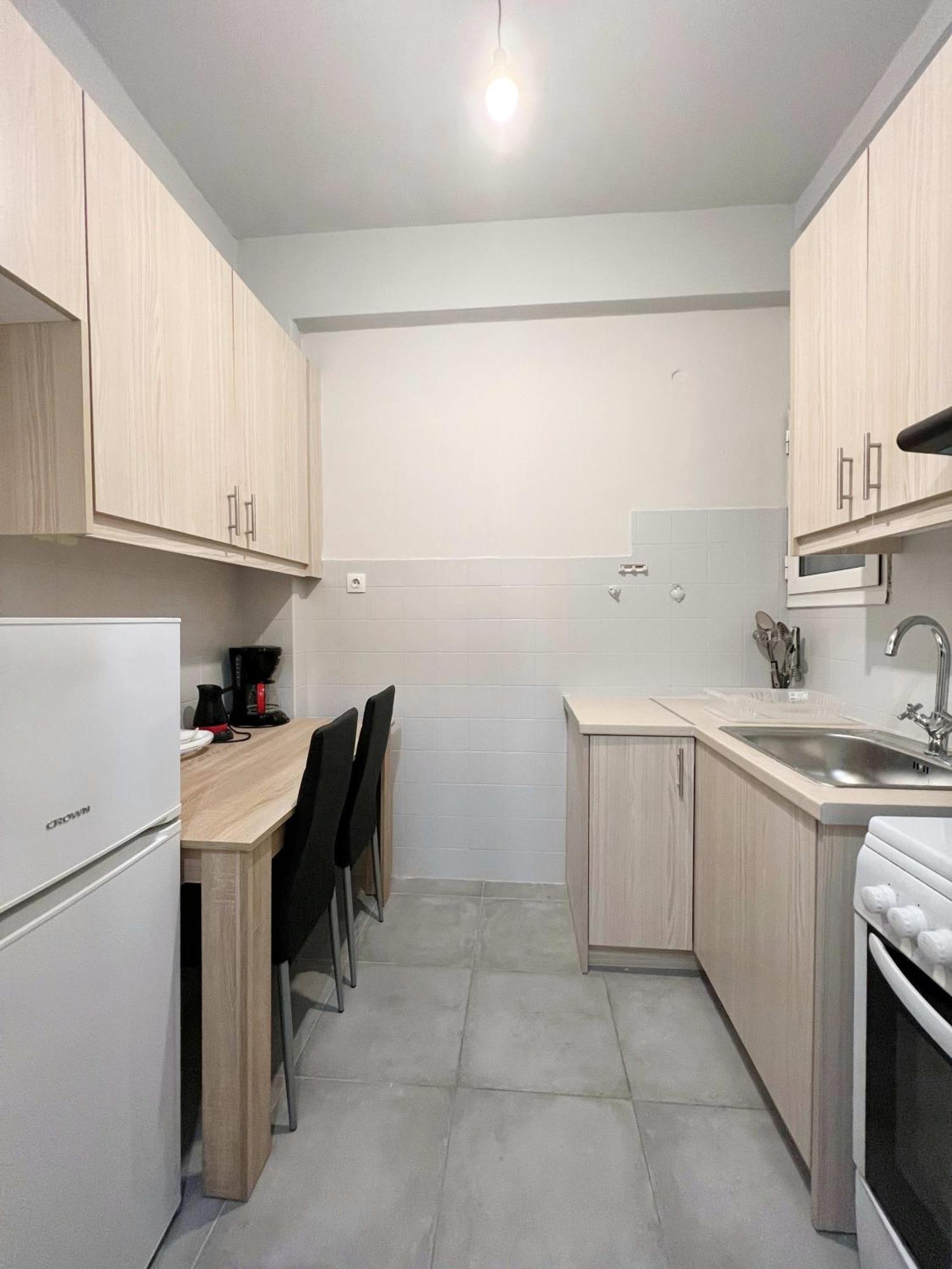 Central Apartment 3' To Metaksourgio Metro Station アテネ エクステリア 写真