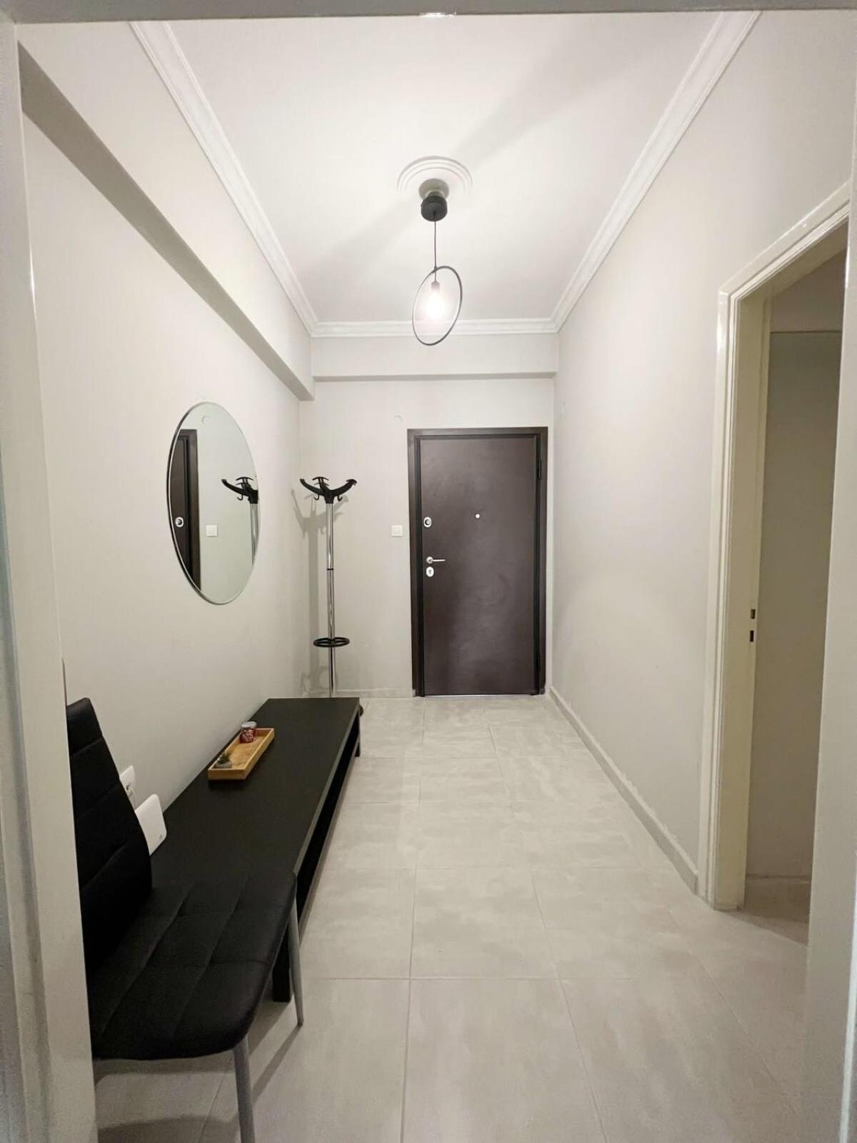 Central Apartment 3' To Metaksourgio Metro Station アテネ エクステリア 写真