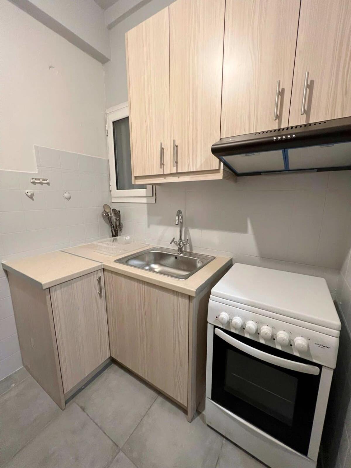 Central Apartment 3' To Metaksourgio Metro Station アテネ エクステリア 写真
