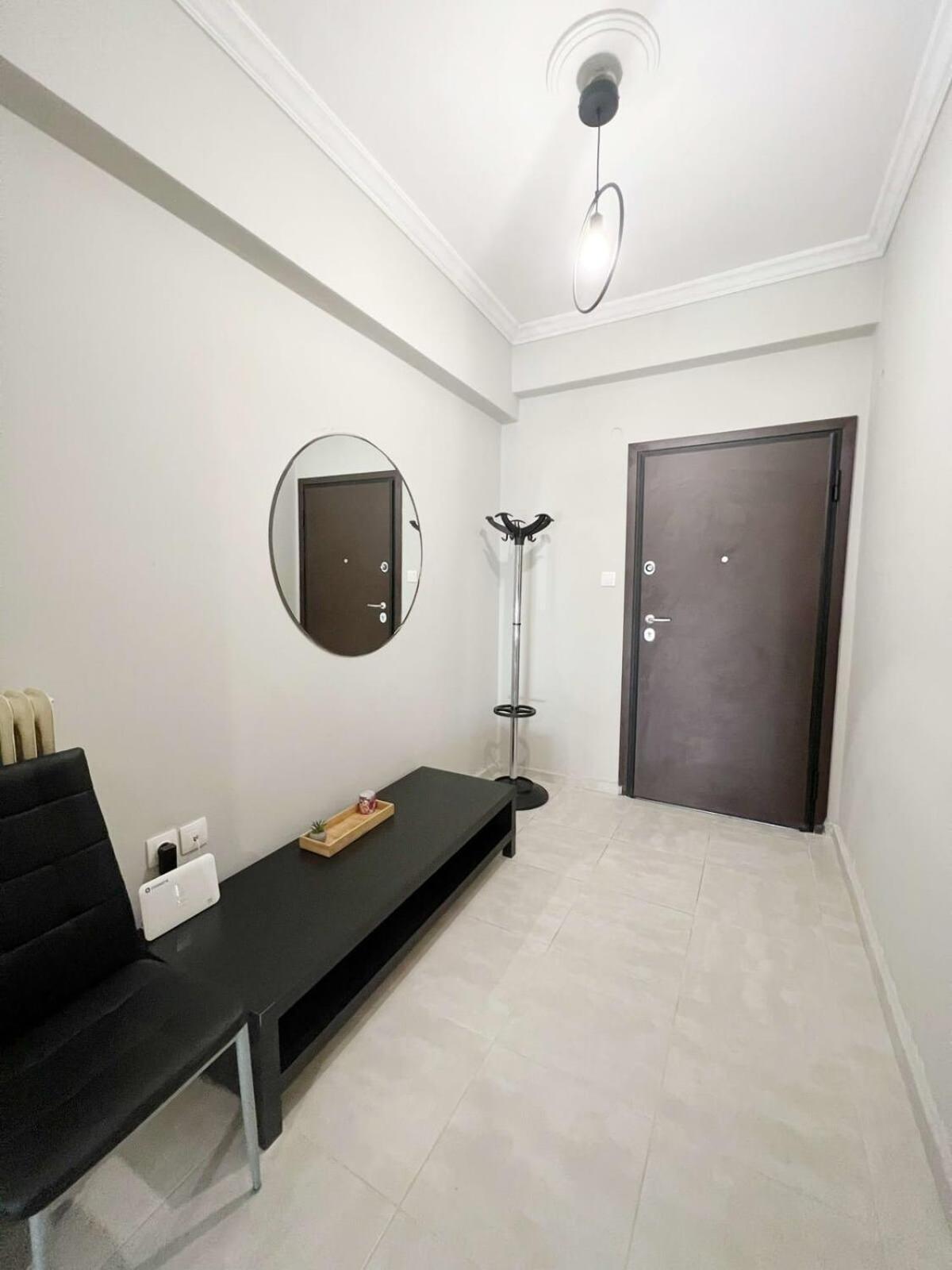 Central Apartment 3' To Metaksourgio Metro Station アテネ エクステリア 写真